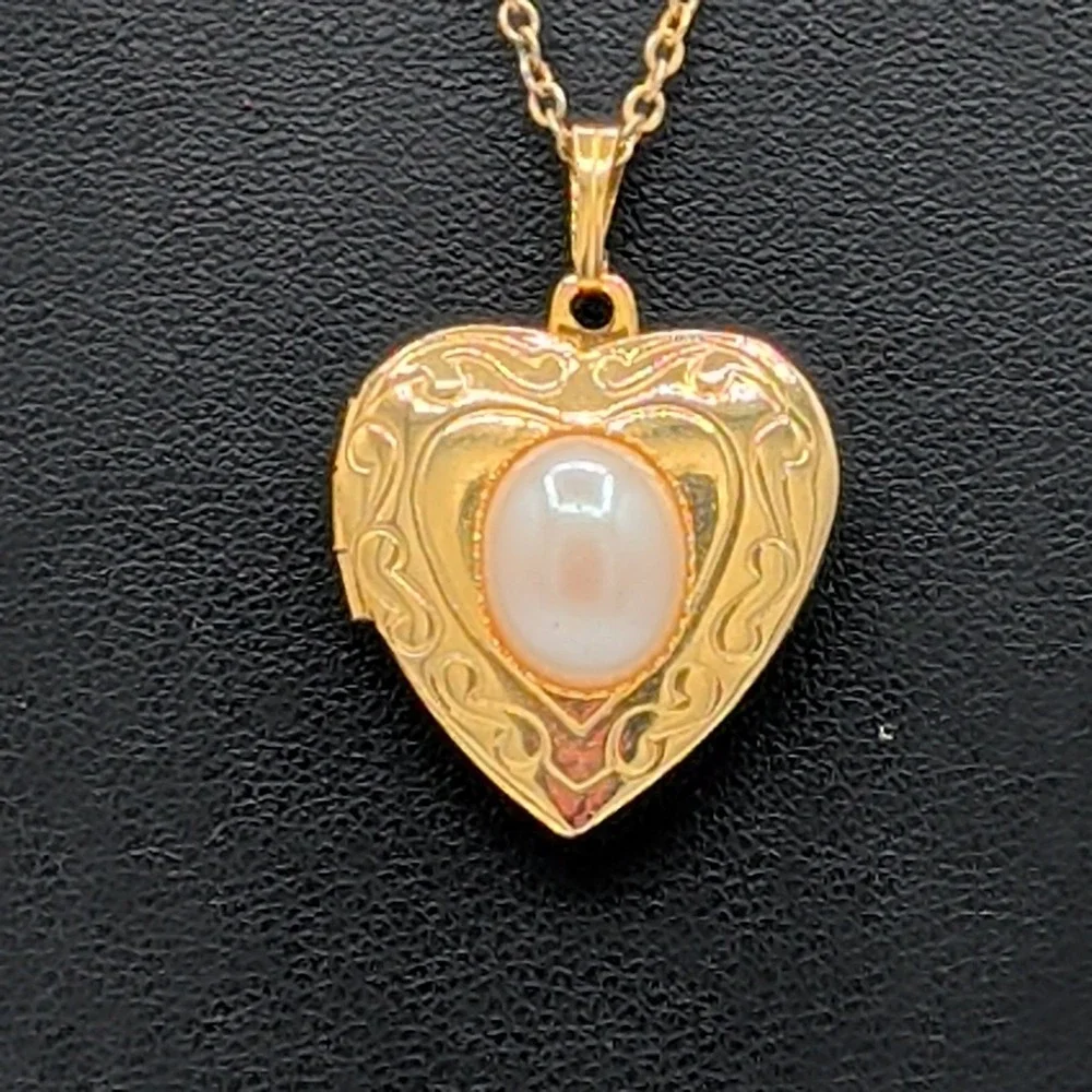 Vintage Gold Tone Faux Pearl Heart Locket Necklace Etched Scroll 18